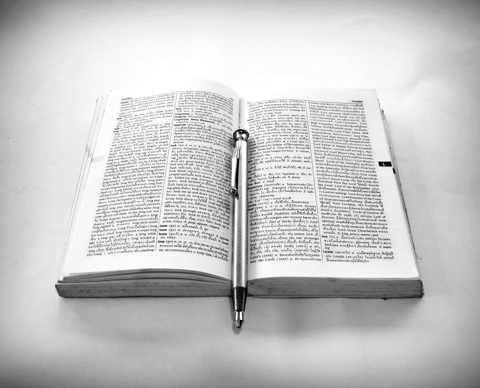 HZ Traduction s'appuie sur des experts habilités par les plus hautes autorités judiciaires du Royaume